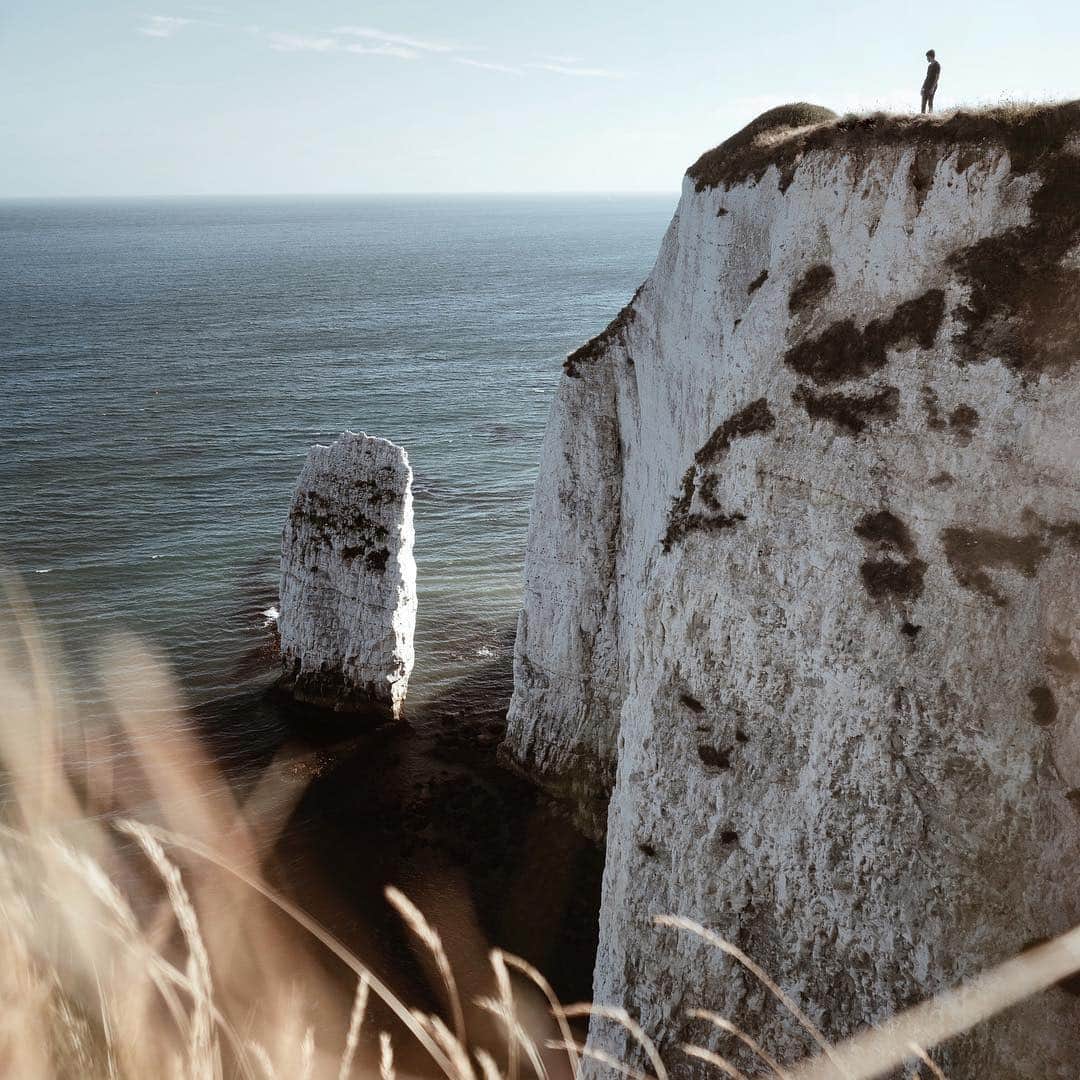 のインスタグラム：「hey guys, will be posting regularly again. Life got busy! Hope everyone is well ✌🏻 Here’s one from Old Harry rocks the other day. #exploredorset」