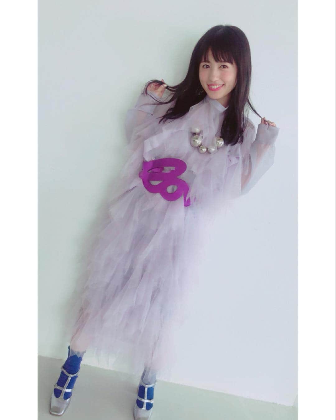 逢田梨香子さんのインスタグラム写真 - (逢田梨香子Instagram)「大きなネックレスから大きなベルト、全身紫にブルーのソックス。 いつも自分では絶対に思いつけないスタイリングをしてくださってます！センスの塊！🍇 #声優プリンセス」10月2日 21時57分 - aida_rikako_