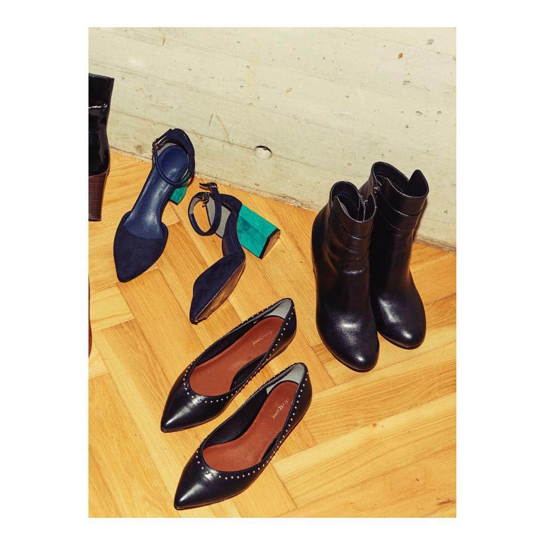 のインスタグラム：「"Jewel Changes AUTUMN 2018" . LEFT ¥10,692（tax in） 6631-199-1033 CENTER ¥10,692（tax in） 6631-199-1035 RIGHT ¥10,692（tax in） 6631-199-1034 . #jewelchanges#jewelchangesAW18#autumnfashion #ladiesfashion #womenstyle #jcstagram#ジュエルチェンジズ #パンプス #ミュール #ブーツ #ショートブーツ #足元倶楽部 #あしもと倶楽部 #足元クラブ」