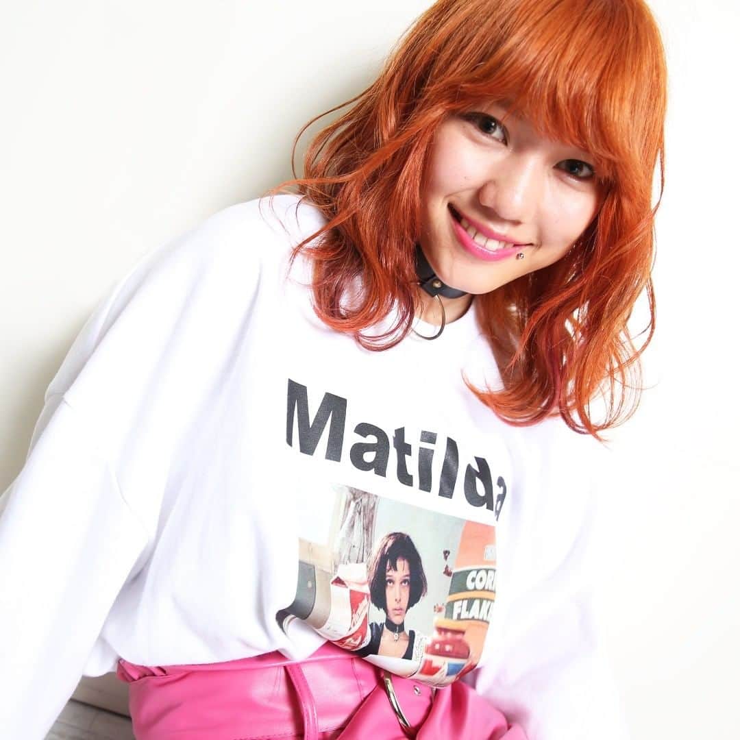 のインスタグラム：「* 【MATERIA × 3 Salons Create】 vivid orange ・ 使用色はこちら👇 #マテリア カッパー、オレンジ、ピンク、バイオレット ・ ポイント💡 色をしっかりと感じる「やりすぎ感」が大事🌈 ・ ・ 🎃🎃🎃🎃___________________ 様々なカラーデザインのレシピを @materia_lebel HPにて絶賛ご紹介中📽✨ プロフィールにURL貼り付けてます💨 ___________________🎃🎃🎃🎃 ・ ・ by suburbia @suburbia_hair_tokyo * * #マテリア #materia  #ヘアカラー #haircolor  #外国人風カラー  #オレンジヘアー  #カッパー  #カッパーオレンジ  #ハイライトカラー #highlightcolor  #グラデーションヘアー  #gradationhair  #サロンカラー #デザインカラー  #color #hair  #カラーレシピ #カラーデザイン  #ヘアカラートレンド  #ハイトーン女子  #カラーリスト #ヘアスタグラマー  #美容 #beauty #美容師  #ルベル #lebel  #タカラベルモント  #takarabelmont  #suburbia」