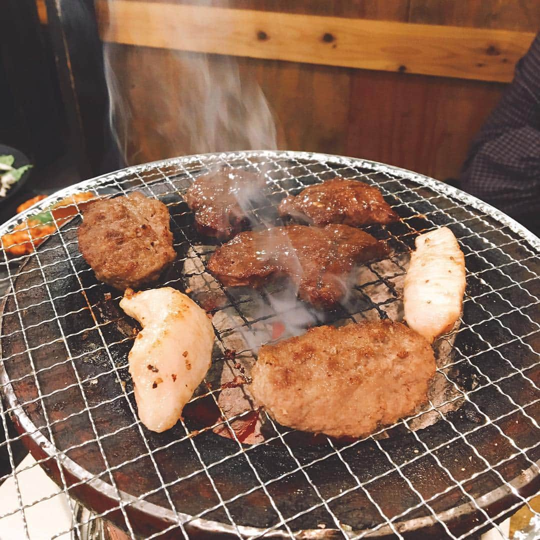 ゆずの小町なんば店のインスタグラム：「本日の賄いは少し贅沢に焼き肉です😁 #ゆずの小町 #ゆずの小町なんば店 #居酒屋 #個室 #個室居酒屋 #ゆず #ゆずイロハ #ゆずっこ #ゆずの輪 #japan #osaka #instagood #instafood #instashot #instapic#賄い」