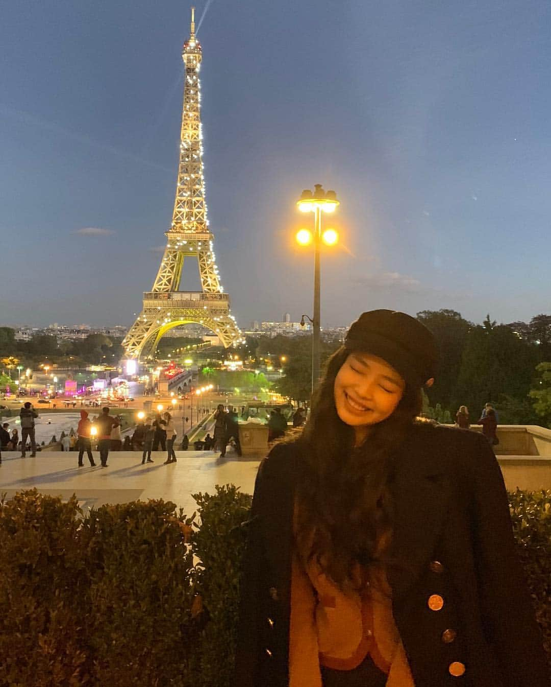 ジェニーさんのインスタグラム写真 - (ジェニーInstagram)「Had the most romantic dinner admiring the eiffel tower 🗼❣️ #happyjen」10月3日 2時38分 - jennierubyjane