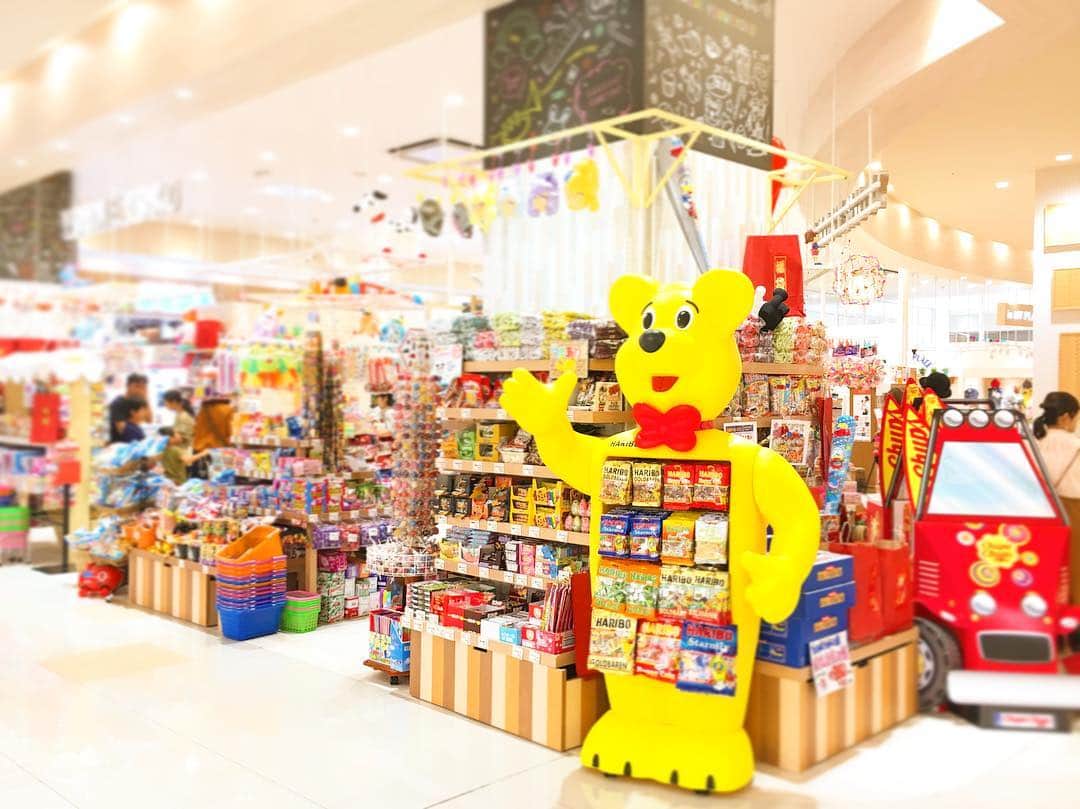 LECT レクトさんのインスタグラム写真 - (LECT レクトInstagram)「2Fキッズスペース前に、駄菓子屋さんがオープンしております。HRIBOのクマさんが皆さまをお迎えしますよ。 #lect #レクト #駄菓子 #駄菓子屋 #youme #広島 #広島市」10月3日 8時20分 - lect_hiroshima