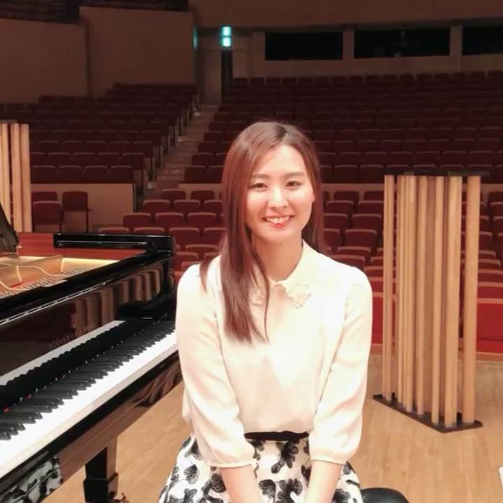 森本麻衣のインスタグラム：「皆さんへ✨動画❣️ 追記:あたたかいコメント嬉しいです。ありがとうございます‼️ . 丸三日間に及ぶレコーディングが 無事に終わりました🎹💕 少々お疲れ顔ですが許してちょ🤝 . . . #告知#森本麻衣#ピアニスト#ピアノ#CD#レコーディング#12月#ホール#クラシック#録音#完了！ #maimorimoto#piano#pianist#recording #talking#🎹#☺️#japanese#classicalmusic」