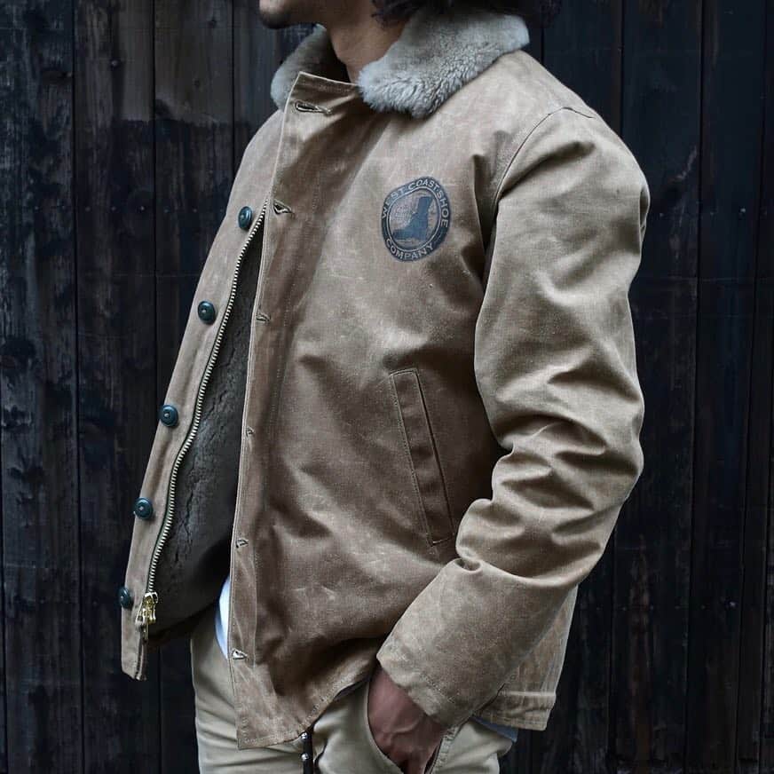 のインスタグラム：「DEHEN "N-1 DECK JACKET" . 定期的にお問い合わせをいただいております @dehen1920 の"N-1 DECK JACKET"をブログで着用写真やディテール写真と合わせて紹介しています。是非ご覧ください。 . @wesco_japan アカウントトップのURLからブログへリンクします。 . #dehen #dehenknittingco #dehen1920 #since1920 #knit #oregon #portland #usa #madeinusa #heavyduty #oldschool #usnavy #navy #military #n1deckjacket #wesco #wescojapan #wescoebisu #wescosetagaya #wescokanazawa」