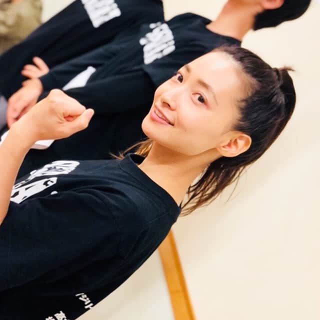 大西沙紀のインスタグラム：「おでこをピカッと光らせながら稽古の毎日を過ごしています。  今回もまだまだ程遠いです。  でもきっと基本的なことは同じで、この苦しみをちゃんと受け止めて、前に進んでいくのみ！  チケットは初日、20日お昼、千秋楽と完売致しました！ 今ご用意できるのは 2018年10月 18日(木)  19:00 19日(金)  19:00 20日(土)  19:00  になります！ ぜひぜひおまちしております(^_^) チケットの予約はプロフィールのリンクからしていただけます✨🎟 #東京アンテナコンテナ #サスライ7」