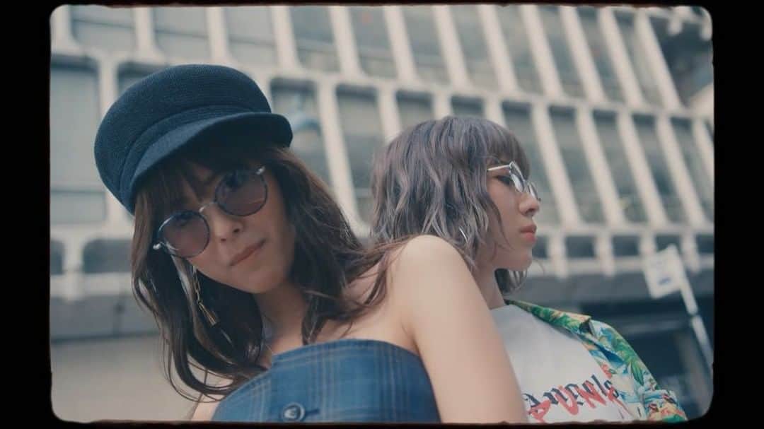 レイチのインスタグラム：「遠く 2018 MV full ver.  公開されました🔥🔥 YouTubeには short.しか上がってないから ちょっとだけ見て😊  この曲1番お気に入りの verse。 どう皆？🔥」