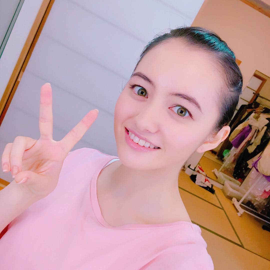 のインスタグラム：「. さーて仙台放送だー😆 . 今日もお仕事お仕事(^-^) 髪型はスッキリ編み込み。 . いきいき脳体操は認知症予防になるし、各地域だけでなく全国で流れたらいいのにね〜笑笑 . #仙台 #仙台放送 #東北大学 #川島教授 #川島隆太 #いきいき脳体操 #いきいきフィットネス #脳体操 #脳の体操  #健康 #元気 #アヤカウィルソン #ayakawilson」