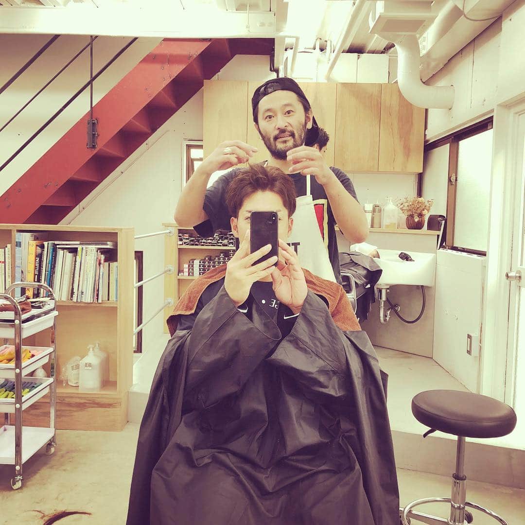 伊志嶺翔大のインスタグラム：「美容室行ってきました‼️‼️ 代官山！stand‼️ 小森さんいつもありがとうございます😊 皆さまも小森さんにカットしてもらってみては……🤔 #代官山#スタンド#stand#小森さん#伊志嶺です」