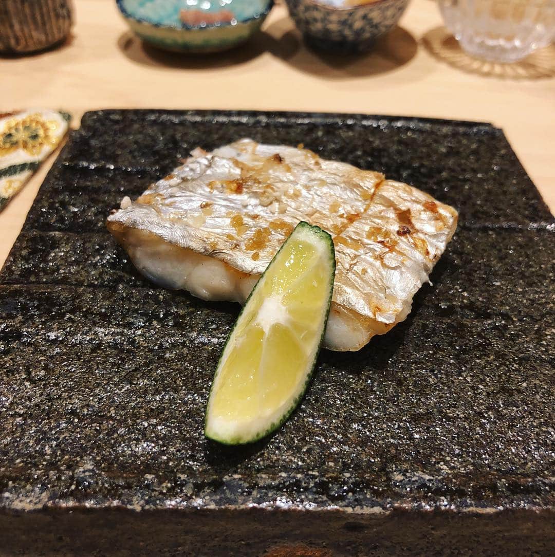 濱野りれさんのインスタグラム写真 - (濱野りれInstagram)「Sushi 'fujinaga' #Reservation ➡︎ #Taste ➡︎ A NIGIRI is good as always, but I was impressed with TSUMAMI😳💓 Felt autumn...🍂 . . #rirelog#fujinaga#japaneserestaurant#toptokyorestaurants#tokyorestaurant#azabujuban#tokyoeats#foodie#foodstagram#gourmet#tabelog#sushilover#sushiya#食べログ#鮨#六本木#食べるの大好き#予約困難#食べ歩き#東京グルメ#グルメ部#グルメ女子#お寿司大好き#鮓ふじなが」10月3日 17時42分 - riregram