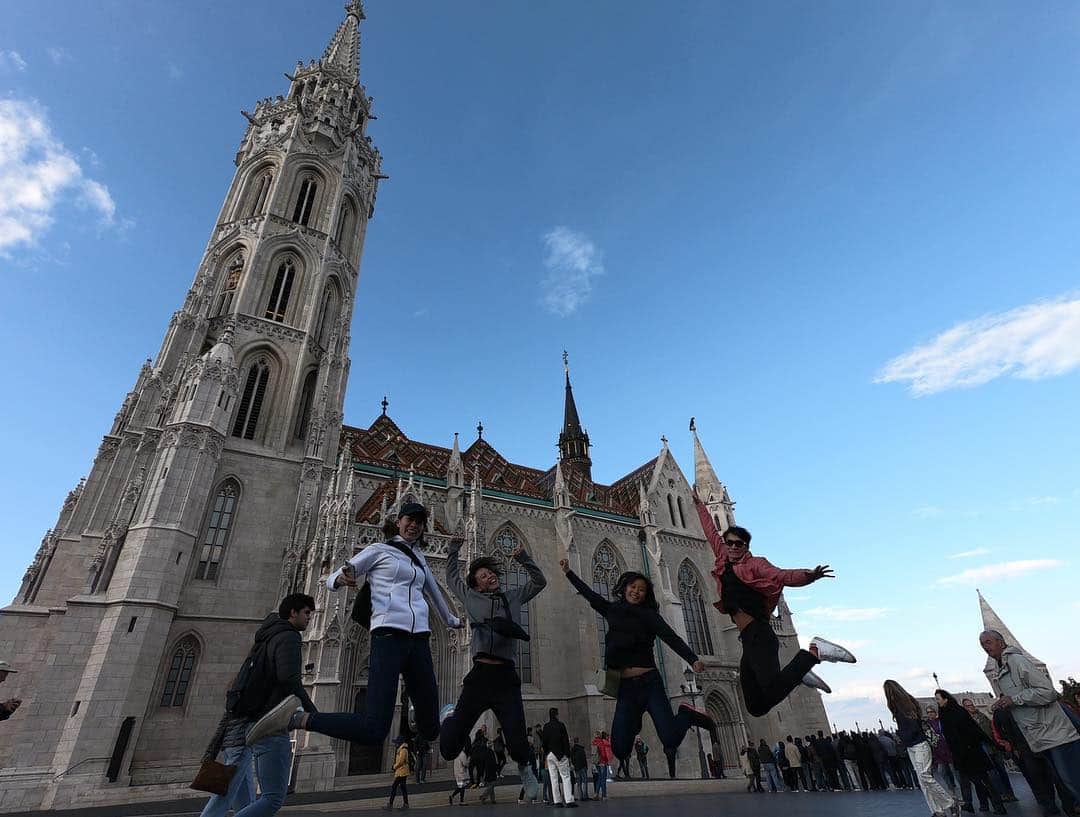 入江陵介さんのインスタグラム写真 - (入江陵介Instagram)「We love Budapest🇭🇺 ブダペスト観光！ その都市の歴史を肌で感じる事は重要👍🏻 そしてインスタ映え、フォトジェニックを意識した観光。笑  #Budapest #worldcup #TOMFORD #ブダペスト #ブダ城 #漁夫の砦 #セーチェーニ鎖橋 #英雄広場 #インスタ映え意識 #モデル風意識」10月3日 20時46分 - ryosuke_irie