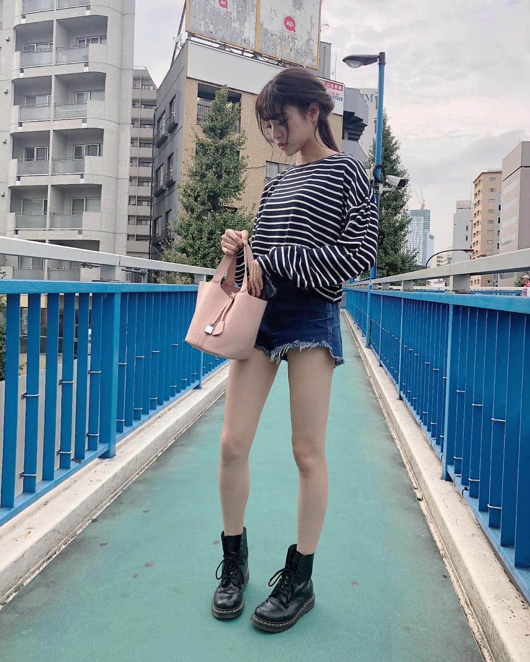 志田友美（ゆうみん）のインスタグラム：「今日の写真！ バックは最近ずっと使ってる @bb_select_shop_bb のやつ❤ 結構いっぱい入る🙋‍♀️ 最近はお仕事で色んな所行ってました🧚‍♀️✨ 東京戻ってきたかと思いきやまた岩手にレッツゴー🙋‍♀️笑。 #todayscode #autumnfashion #tokyo #japanesegirl #newlyme #yumetenbo #instafashion #instadaily」