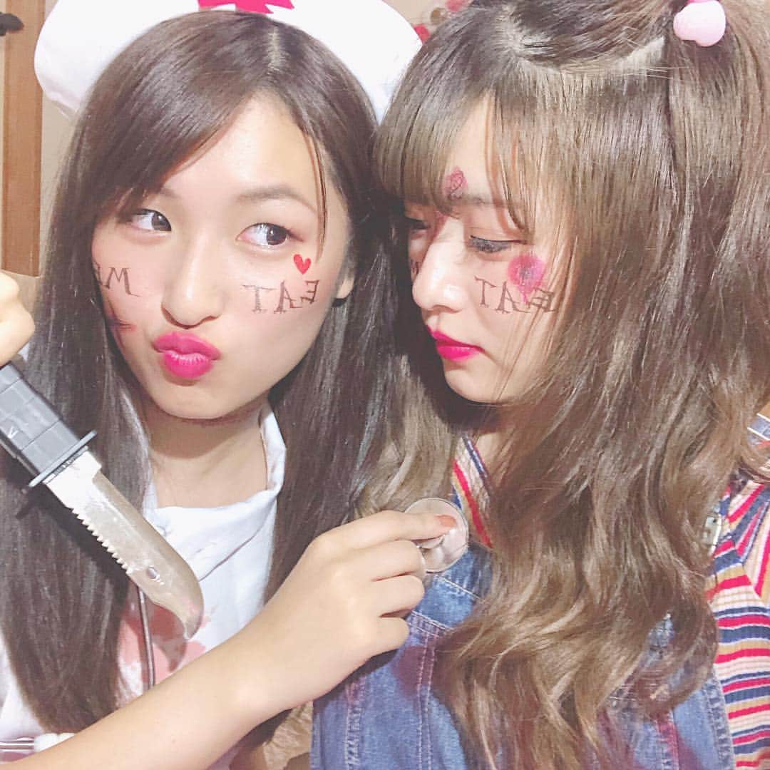 青木菜花のインスタグラム：「.﻿ .﻿ 台風で何も出来なかったからななちゃんと﻿ うちではやめのハロウィンパーティーしたよ🎃﻿ ﻿ ナースとチャッキーの仮装👻❤️﻿ また遊びに来てね！🌻﻿ .﻿ .﻿ #なのなな #恋ステ #シーズン3 #ハロウィン #ハロウィンパーティー #ナース #チャッキー #helloween #instagood #instalike #l4l」