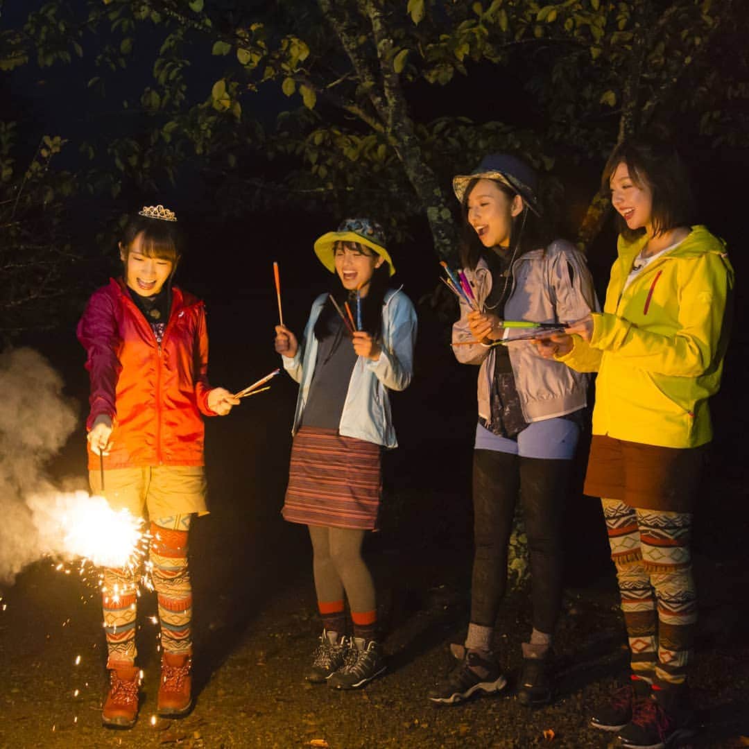 日本テレビ「NOGIBINGO!」さんのインスタグラム写真 - (日本テレビ「NOGIBINGO!」Instagram)「放送第１回目のロケで撮った写真です！ 本当に楽しそうに花火をやるメンバーが印象的でした🎇🎆 これからも色んな写真アップしていきますね！ 宜しくお願いします┏○ﾍﾟｺｯ #nogibingo10 #乃木坂46」10月3日 22時02分 - nogista_ntv