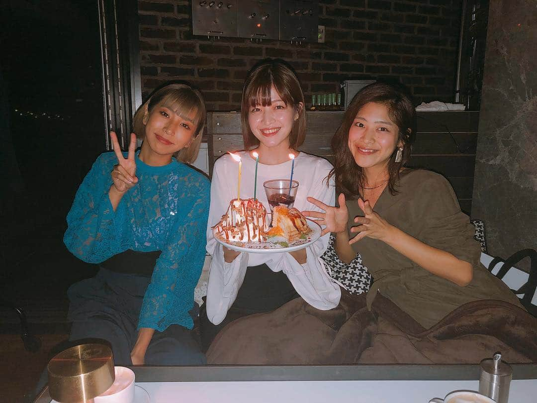 森田紗英さんのインスタグラム写真 - (森田紗英Instagram)「_ 大好きな2人に 祝ってもらった〜〜☺️💕 _ ありがとう！！ _ もらった面白いプレゼントは あとで改めて載せるね😂💕💕 _ _ _ #ありがとう #ねっち #あゆちゃん #🌹 #バチェラー  #大好きな2人 #仲良し #26歳 #誕生日祝い #いいね #フォロミー #likes #birthdayme #thankyou」10月3日 22時02分 - moricoff