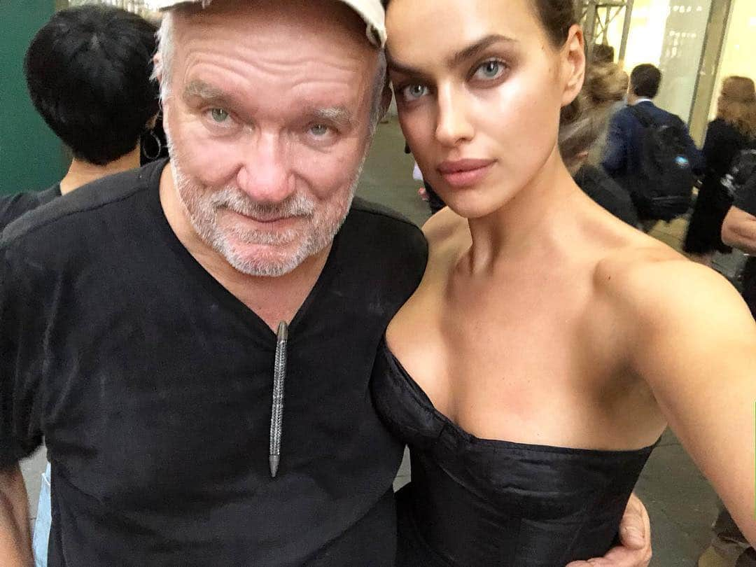 イリーナ・シェイクさんのインスタグラム写真 - (イリーナ・シェイクInstagram)「Reunited with @therealpeterlindbergh.. not a work day, a fun day🖤💫」10月3日 22時19分 - irinashayk