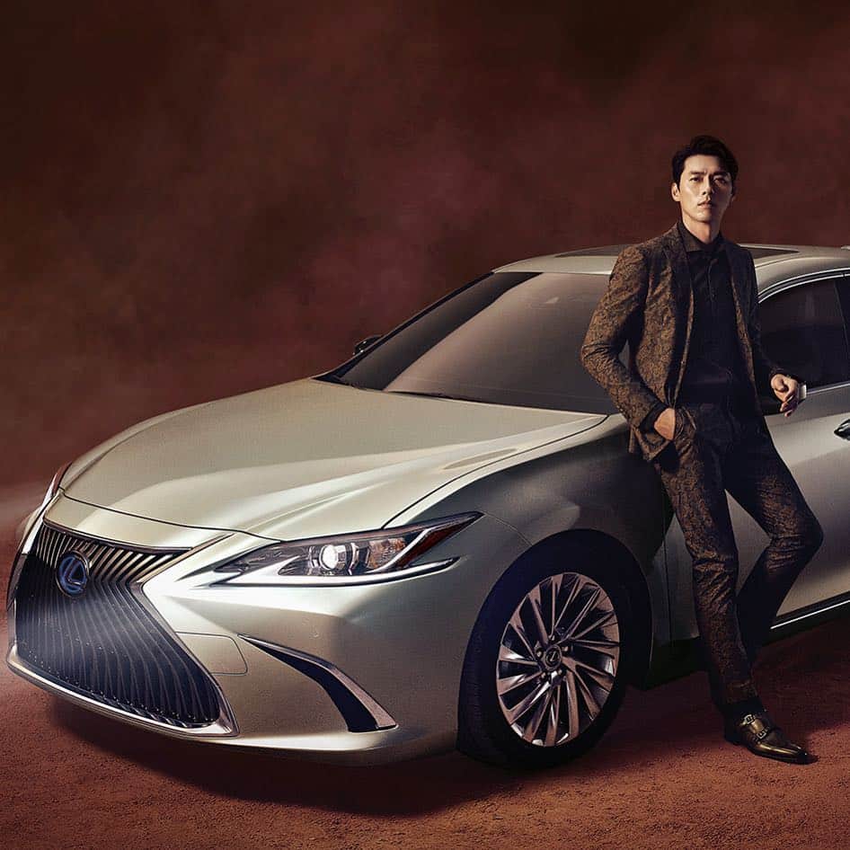 ヒョンビンさんのインスタグラム写真 - (ヒョンビンInstagram)「Lexus ES 300h x Hyun Bin 🚘 —— #hyunbin #현빈 #ヒョンビン #玄彬」10月4日 0時26分 - withhyunbin