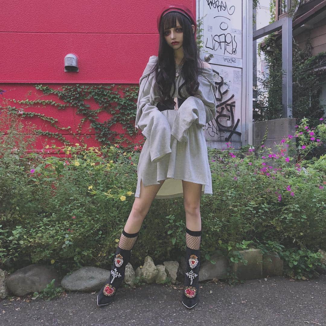 chiiiiiのインスタグラム：「YELLOのブーツが可愛すぎる件(;﹏;)❤️ずっと雨やったからやっとおろせた💋 どのブーツも形全部綺麗やのに一日中歩き回れるくらい楽なの」