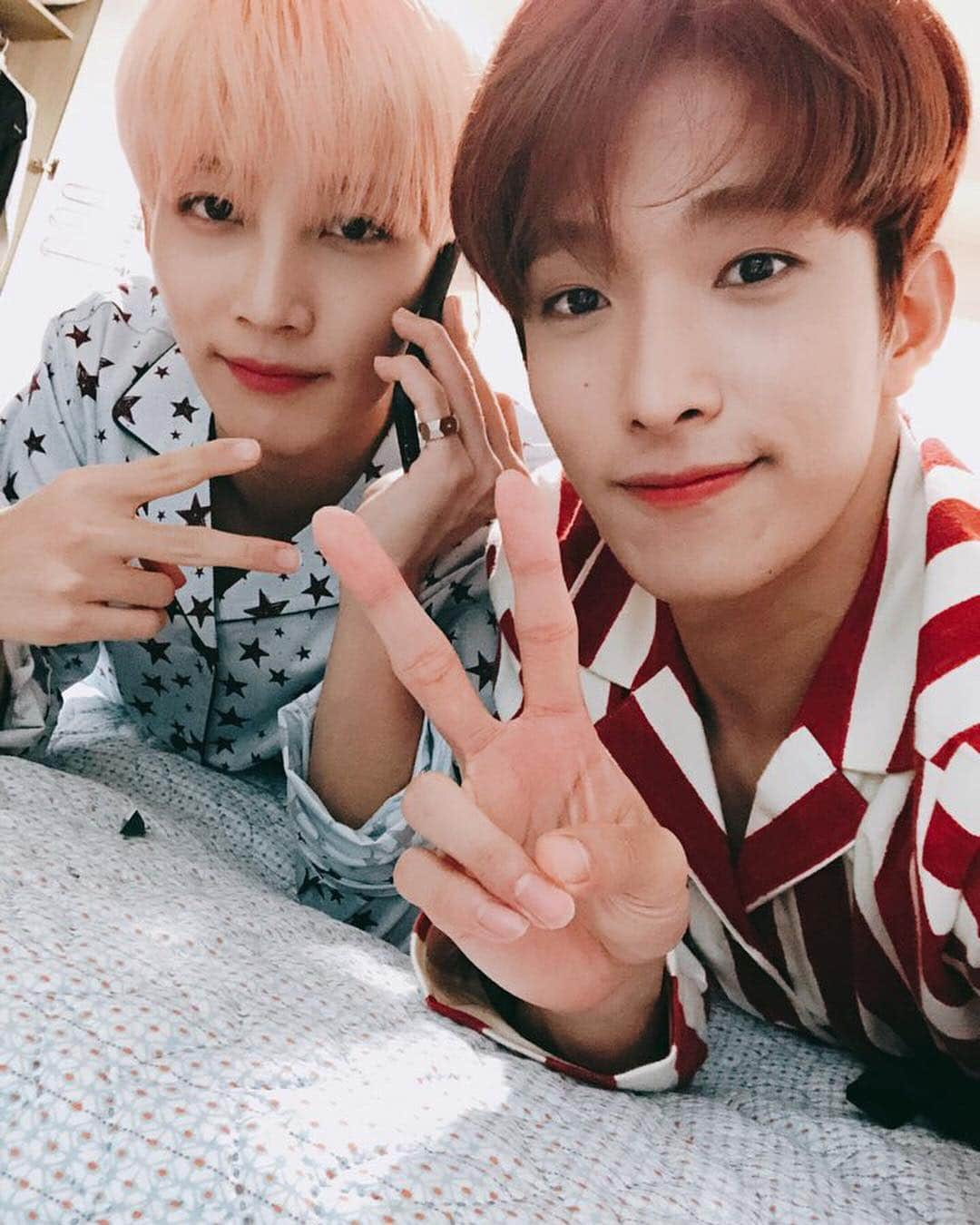 SEVENTEENさんのインスタグラム写真 - (SEVENTEENInstagram)「[17'S 도겸] 마이 브라더 윤정한!!!😝😝 24번째 생일을 진심으로 축하해~ 이렇게 생일에 우리 모두 다 같이 보낼 수 있어서 너무 좋다~ 앞으로 평생 생일 챙길 건데 ㅋㅋ 건강 잘 챙기고! 아프지 말고 더 열심히 하자 우리!!😊 사진 대방출 할게 형 ㅋㅋㅋ 엽사 미안,,😂😂 아무튼 생일 축하하고!! 앞으로 행복하게 웃으면서 더 사이좋게 지내자😊💓 알라븅 정하니형」10月4日 0時54分 - saythename_17