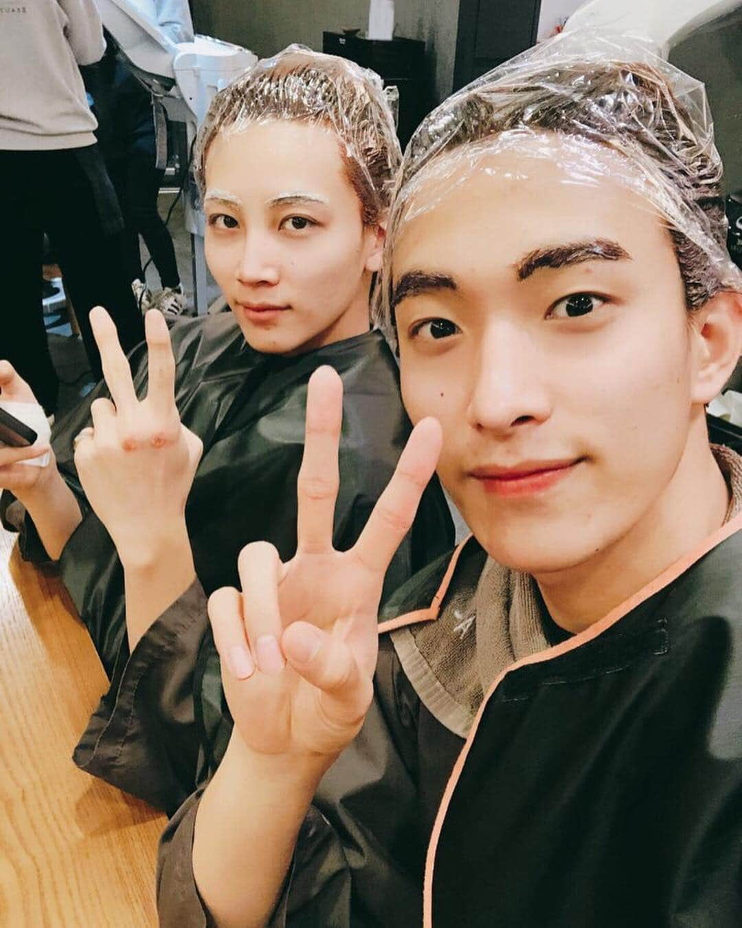 SEVENTEENさんのインスタグラム写真 - (SEVENTEENInstagram)「[17'S 도겸] 마이 브라더 윤정한!!!😝😝 24번째 생일을 진심으로 축하해~ 이렇게 생일에 우리 모두 다 같이 보낼 수 있어서 너무 좋다~ 앞으로 평생 생일 챙길 건데 ㅋㅋ 건강 잘 챙기고! 아프지 말고 더 열심히 하자 우리!!😊 사진 대방출 할게 형 ㅋㅋㅋ 엽사 미안,,😂😂 아무튼 생일 축하하고!! 앞으로 행복하게 웃으면서 더 사이좋게 지내자😊💓 알라븅 정하니형」10月4日 0時54分 - saythename_17