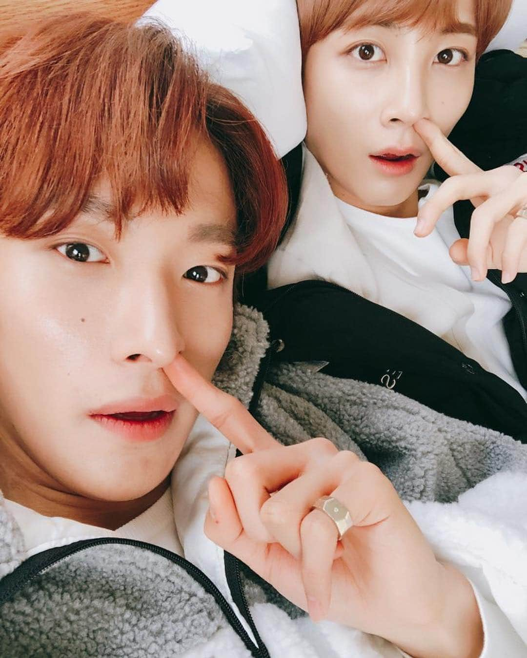 SEVENTEENさんのインスタグラム写真 - (SEVENTEENInstagram)「[17'S 도겸] 마이 브라더 윤정한!!!😝😝 24번째 생일을 진심으로 축하해~ 이렇게 생일에 우리 모두 다 같이 보낼 수 있어서 너무 좋다~ 앞으로 평생 생일 챙길 건데 ㅋㅋ 건강 잘 챙기고! 아프지 말고 더 열심히 하자 우리!!😊 사진 대방출 할게 형 ㅋㅋㅋ 엽사 미안,,😂😂 아무튼 생일 축하하고!! 앞으로 행복하게 웃으면서 더 사이좋게 지내자😊💓 알라븅 정하니형」10月4日 0時54分 - saythename_17