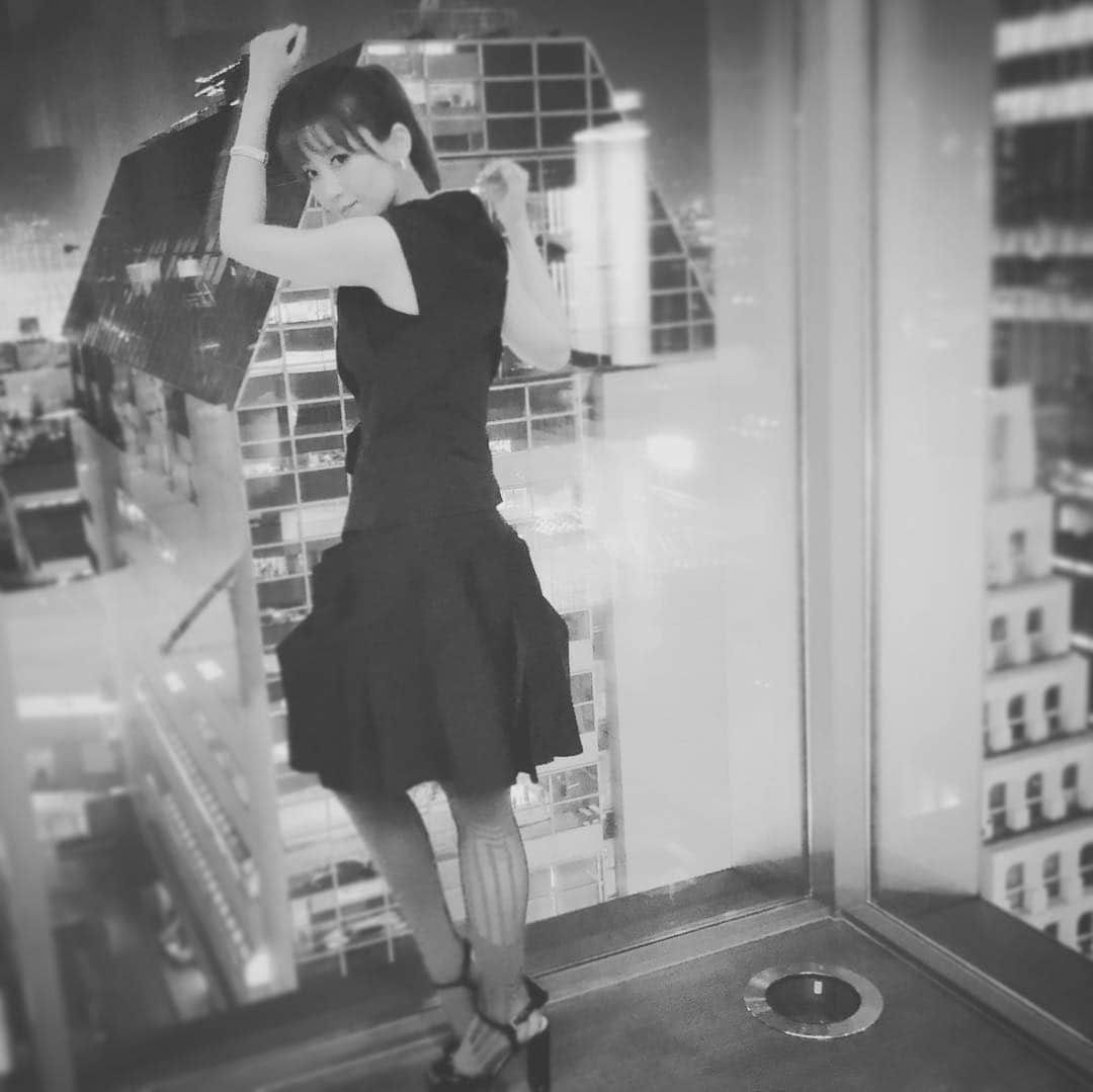 龍真咲さんのインスタグラム写真 - (龍真咲Instagram)「#seacret#BDP #ヒロココシノ #コシノヒロコ #シニョールドンファン ぶりにコシノ先生のドレスに触れました✨✨ どれもこれも素晴らしく体にフィット✨✨✨ 夢のような時間でした🖤 #ootd」10月4日 1時56分 - masaki_ryu