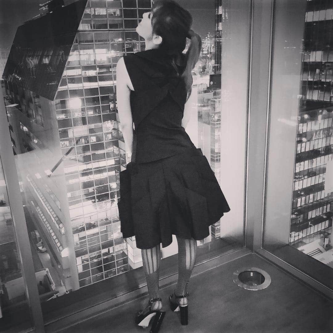 龍真咲さんのインスタグラム写真 - (龍真咲Instagram)「#seacret#BDP #ヒロココシノ #コシノヒロコ #シニョールドンファン ぶりにコシノ先生のドレスに触れました✨✨ どれもこれも素晴らしく体にフィット✨✨✨ 夢のような時間でした🖤 #ootd」10月4日 1時56分 - masaki_ryu