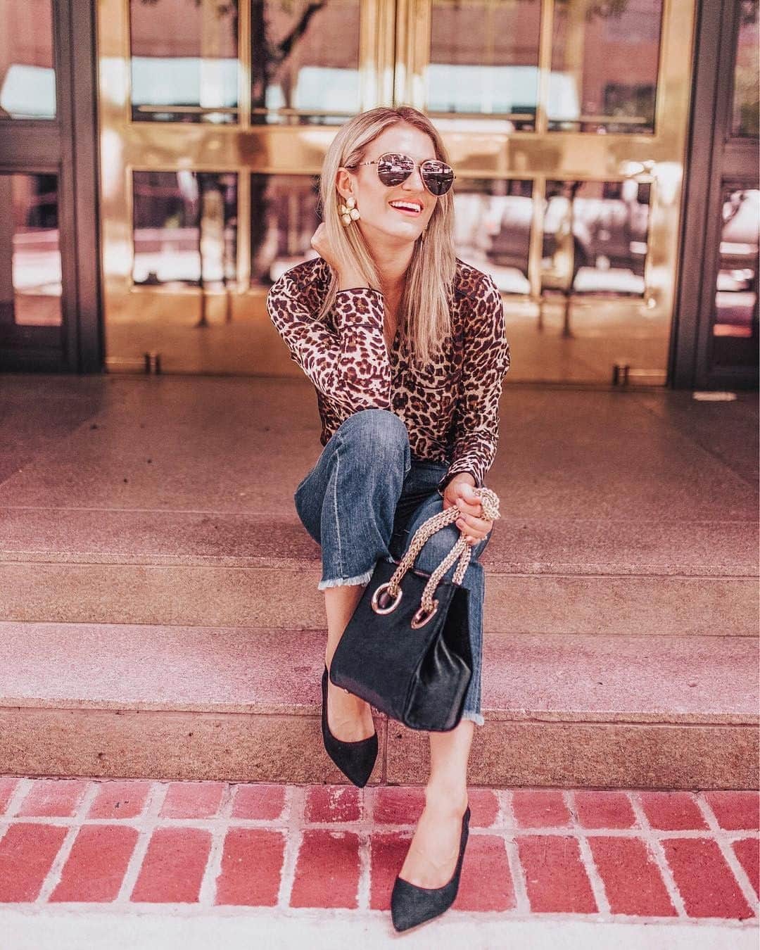 ポーララビクトレーのインスタグラム：「Embrace your wild side in the Daria #heels 🐆 @kateymcfarlan (Psst... they are 70% off!! Use code PLVSUNSET70)」