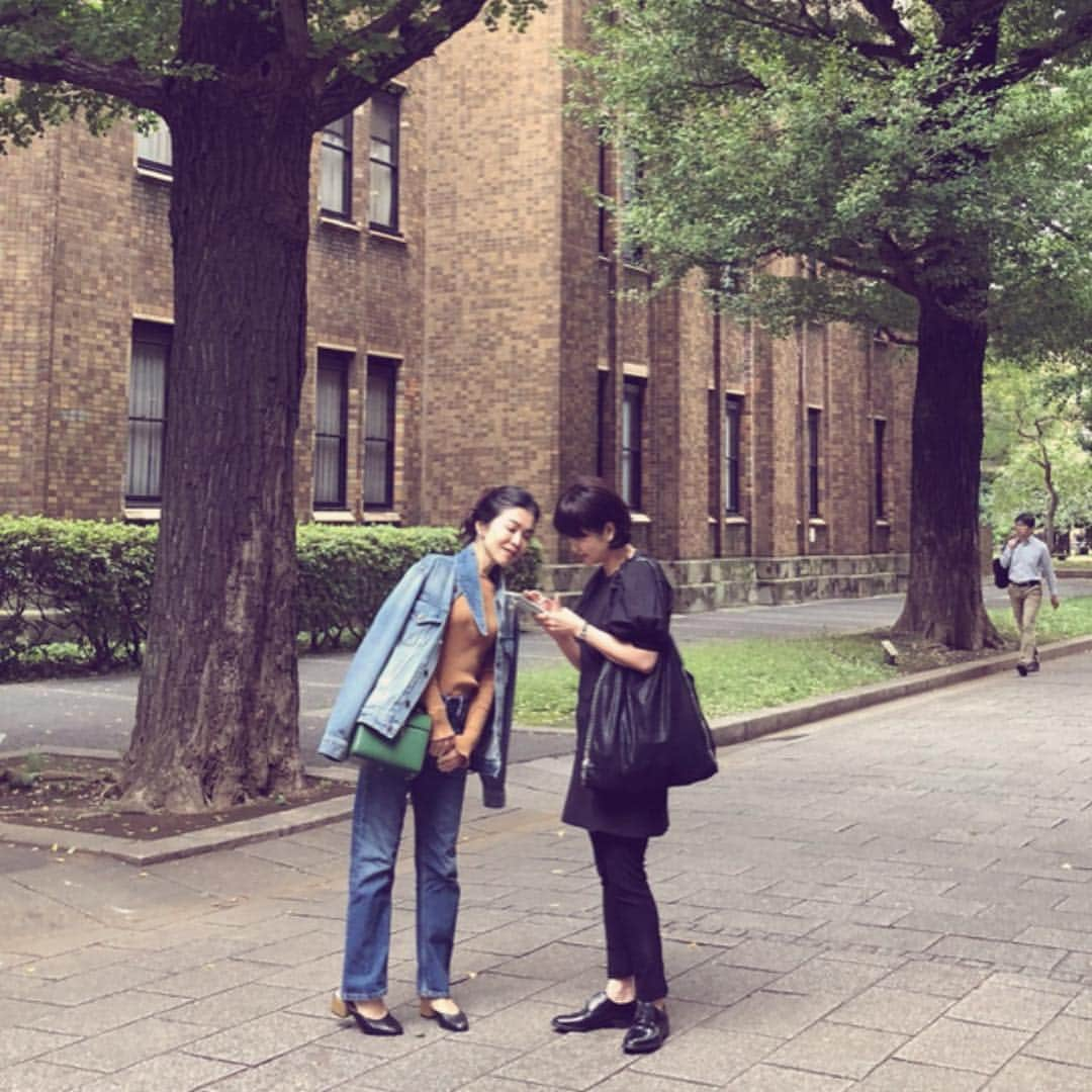 辻直子さんのインスタグラム写真 - (辻直子Instagram)「#universityoftokyo #goodmorningtokyo #お嬢さんどうかしましたか？#道にまよいましたか #初体験の赤門ラーメン#400円したのかな#おつかれさま  ここの空気はすごくよくて  いるだけで気分がいいんです  とてもすきな場所☺︎」10月4日 14時06分 - naoko.ts