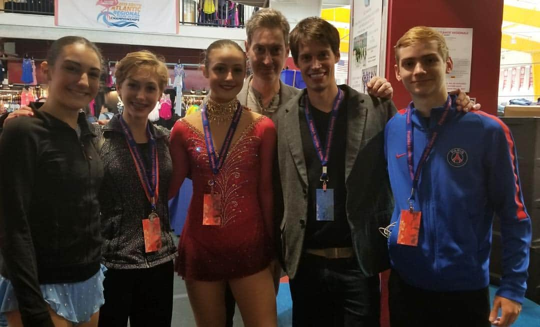 ヴィクトール・ファイファーのインスタグラム：「Nice work today at SA Regionals. Missing some kids in the picture. But congrats to everyone! #regionals #usfsa #scw」