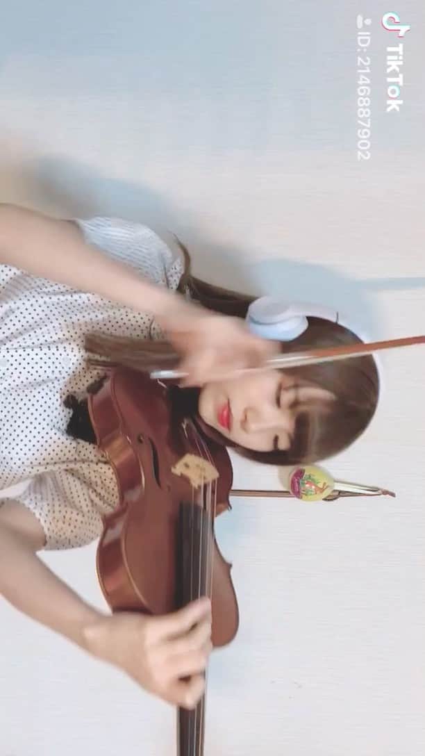 百合香（yurika）のインスタグラム：「#聖槍爆裂ボーイ / #れるりり 様弾かせていただきました！#ヴァイオリン #弾いてみた #ボカロ」