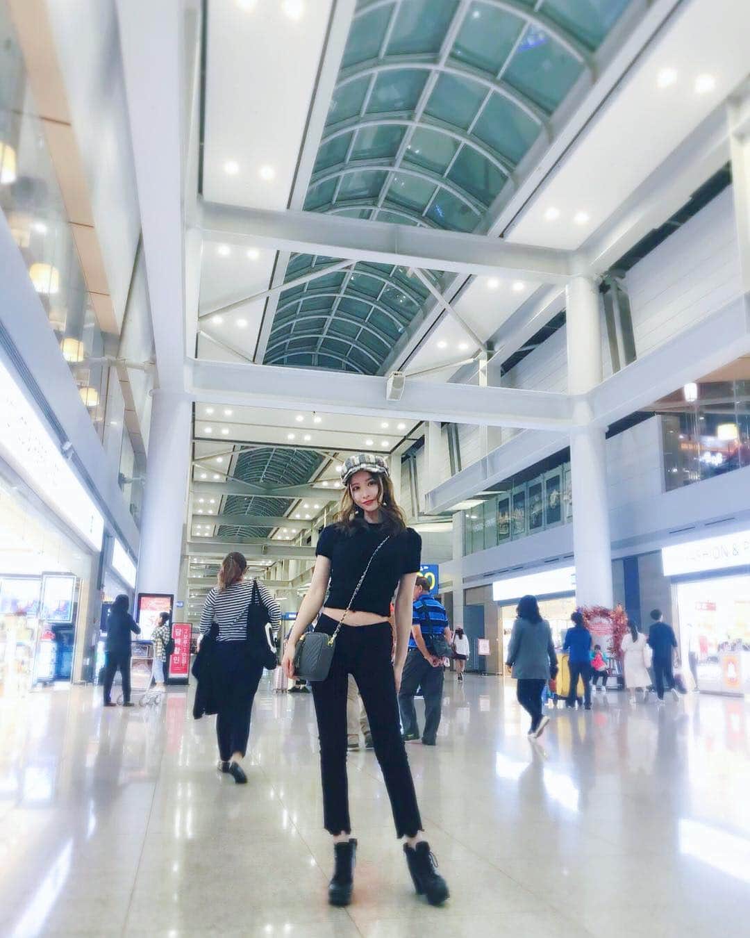 吉見衣世さんのインスタグラム写真 - (吉見衣世Instagram)「韓国またねー🇰🇷💓 ・ ・ 仁川空港こんなじっくり 見たの初めてだー😳😳 ・ ・ スワイプすると動画もあるよ☺️ ・ ・ #韓国#仁川#空港」10月4日 12時28分 - iyori_nu