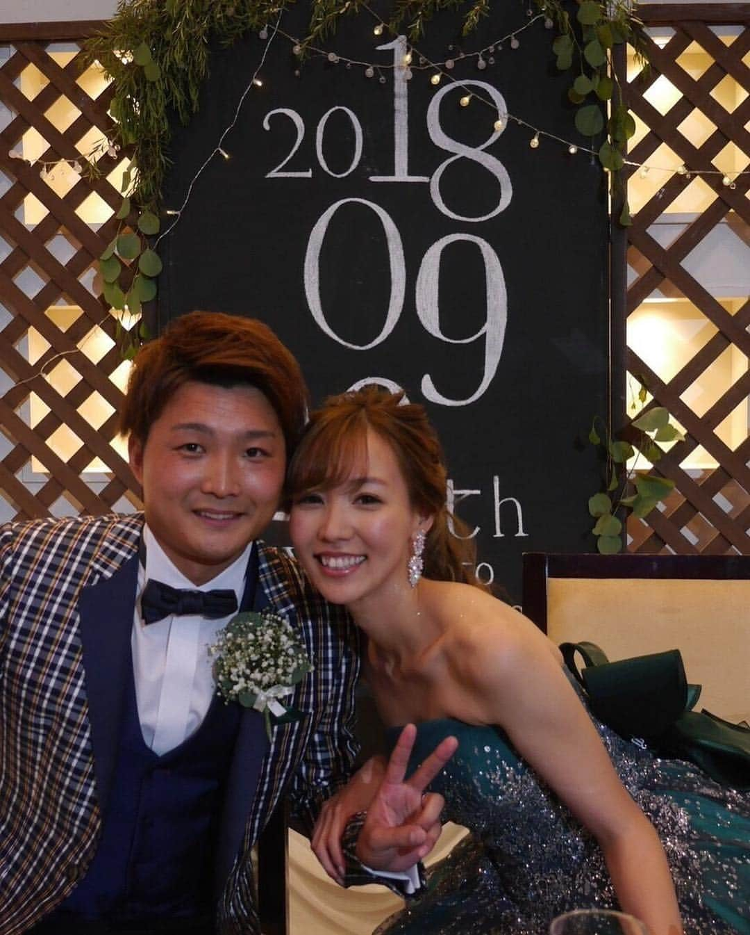 信樂晃史さんのインスタグラム写真 - (信樂晃史Instagram)「#9月29日 #結婚式 #台風に負けず頑張った #とても楽しい時間 #笑いあり涙あり #なにより嫁のドレス姿がとても綺麗だった #皆さま集まってくれてありがとうございます #感謝」10月4日 12時48分 - a.888.s