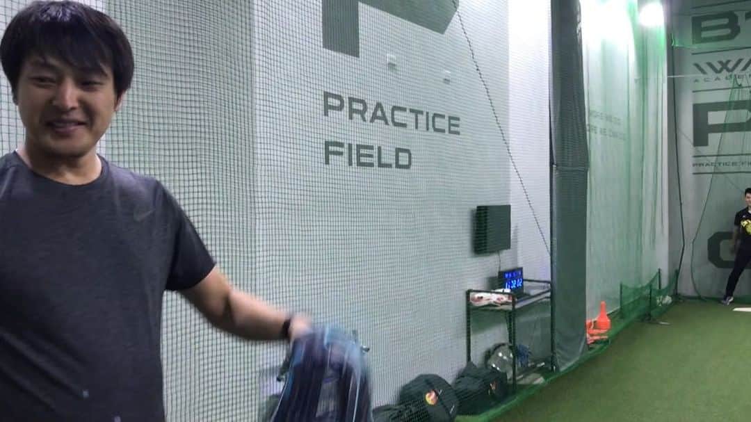のインスタグラム：「Practice at my academy! #iwaacademy  IWA academyで練習しています(*^^*)」