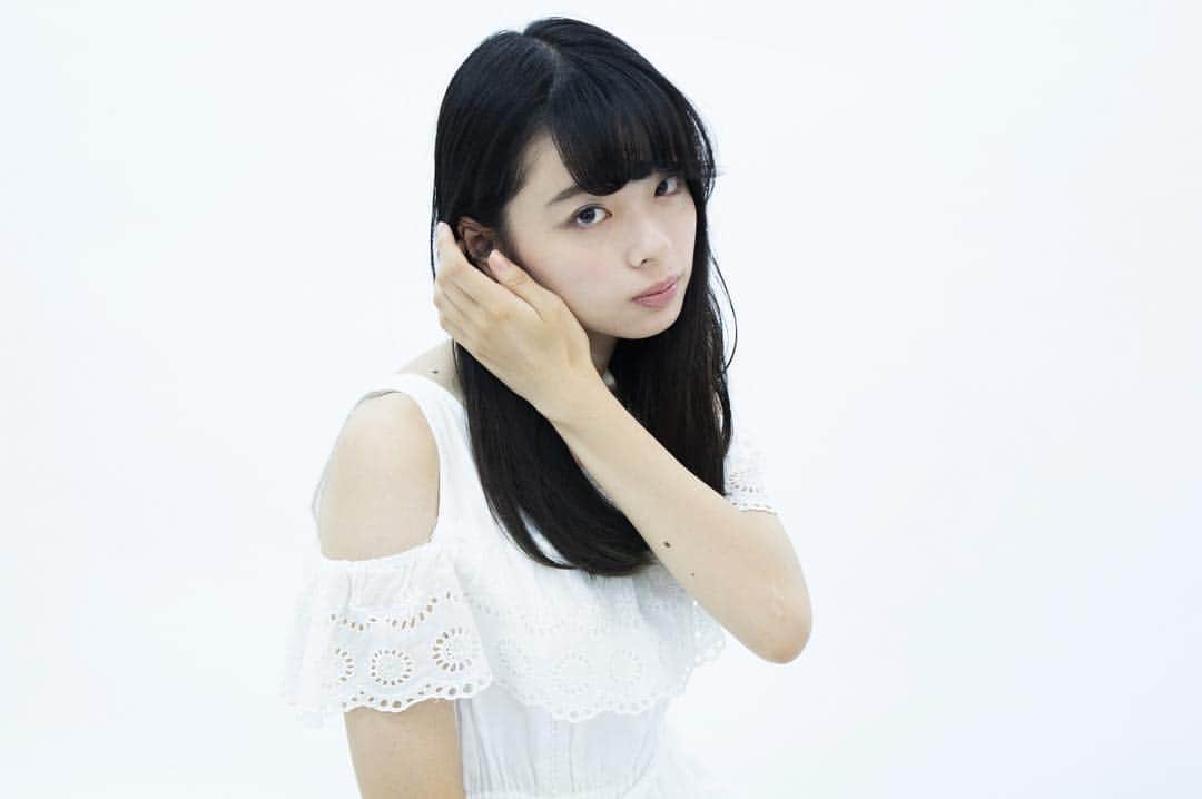 のインスタグラム：「DHCCSにて * 今日も投票よろしくお願いします〜プロフィールのURLからできます😉 * * #DHCCS #白ワンピ #耳  #ミスコン #ミスコンテスト #千葉大 #千葉大ミスコン #ミスファイナリスト #no2」