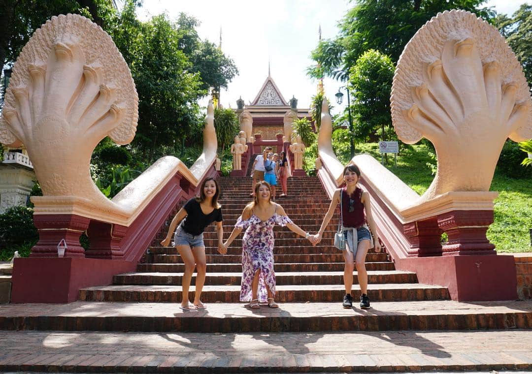 市原彩花さんのインスタグラム写真 - (市原彩花Instagram)「ユキちゃん夫婦に会いにカンボジアの首都プノンペンに😆 去年はタイに会いに行ったの😊 来年はどこに住むのかな😙？ どの国でも会いに行くけどね♪ #Cambodia#カンボジア#Phnompenh#プノンペン#watphnom#ワットプノン#海外旅行」10月4日 15時32分 - ayaka_ichihara