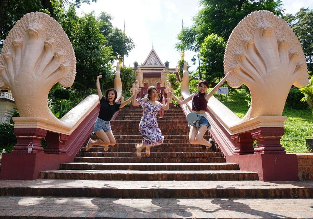 市原彩花さんのインスタグラム写真 - (市原彩花Instagram)「ユキちゃん夫婦に会いにカンボジアの首都プノンペンに😆 去年はタイに会いに行ったの😊 来年はどこに住むのかな😙？ どの国でも会いに行くけどね♪ #Cambodia#カンボジア#Phnompenh#プノンペン#watphnom#ワットプノン#海外旅行」10月4日 15時32分 - ayaka_ichihara