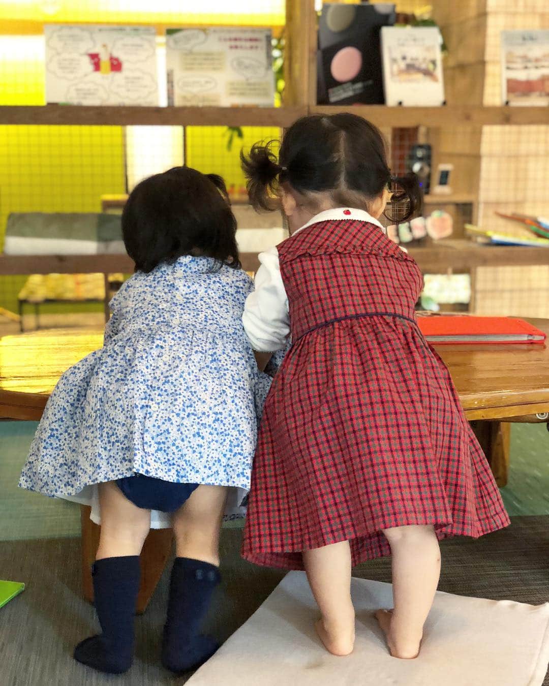 林香里さんのインスタグラム写真 - (林香里Instagram)「・ ・ 懐かしい昔話で、いつまでも楽しく 笑える親友ちゃん♡🇨🇦からお帰り♪  そして、ちらちら見えるムチムチの足が たまらない小さな女子達🎀に心癒された♡  #lunch#bestie#happytime #mygirl #babygirl」10月4日 17時54分 - kaori_hayashi1203