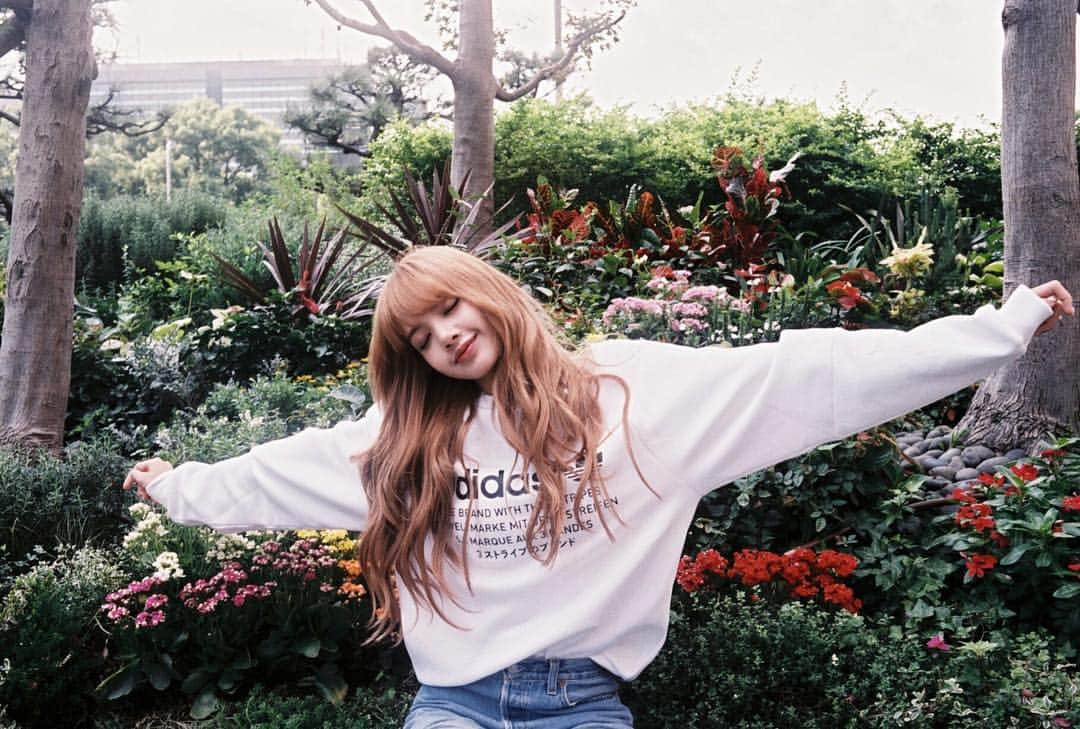 リサさんのインスタグラム写真 - (リサInstagram)「🌙🌙 #ad」10月4日 21時35分 - lalalalisa_m