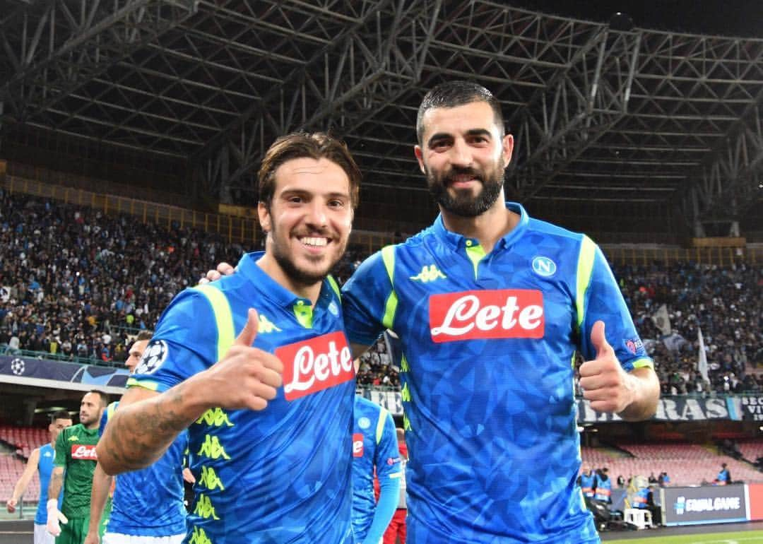 シモーネ・ヴェルディのインスタグラム：「Che vittoria davanti al nostro pubblico. Un’emozione davvero unica! #forzanapolisempre」