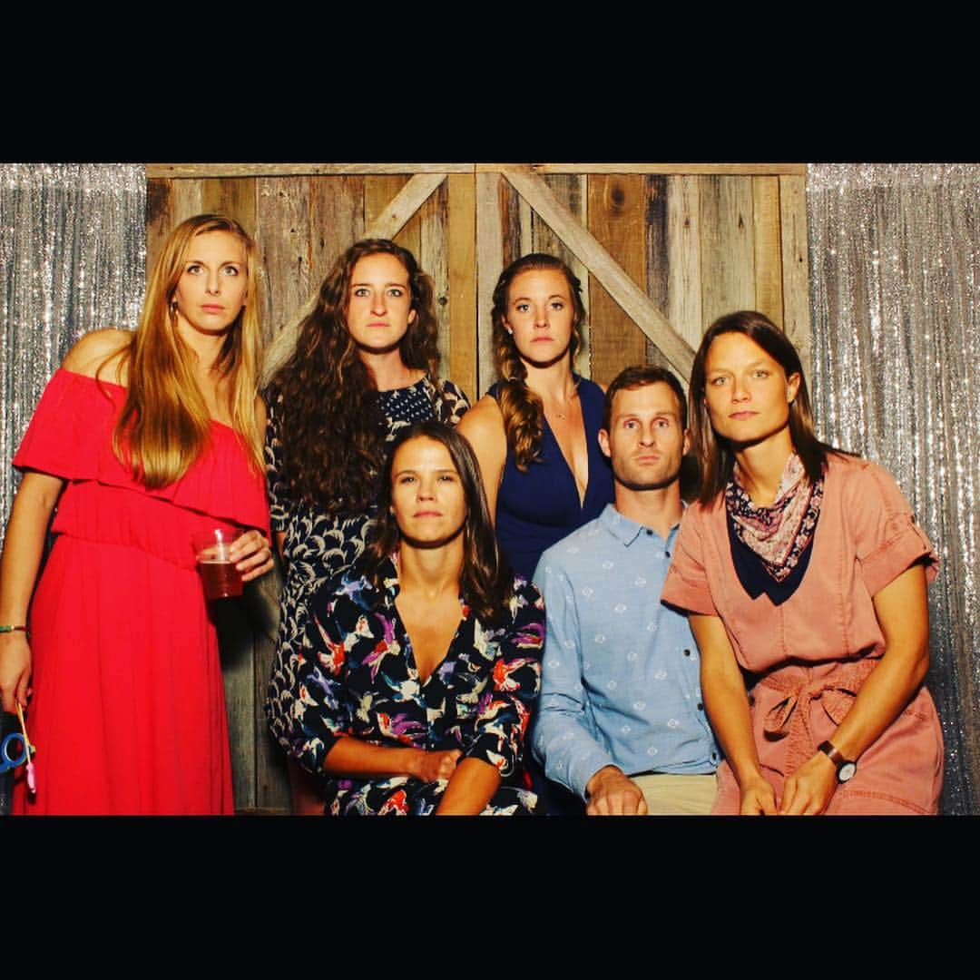 コートニー・トンプソンのインスタグラム：「Album coming Christmas 2018.  #silentnight #countrychic @harmoniesonpoint @jendouvis @42saramo @chase_lam @photosbybailey @magnufun」
