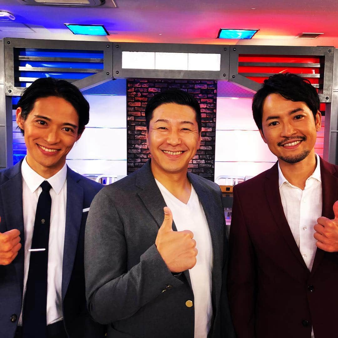長田庄平のインスタグラム：「バチェラーに挟まれた！！ #顔の小ささだけはバチェラー #バチェラーより金転がしてそう #夢の共演 #久保裕丈 #小柳津林太郎 #バチェラージャパン #セコンドに鶴さんと福良さん来て欲しかった」