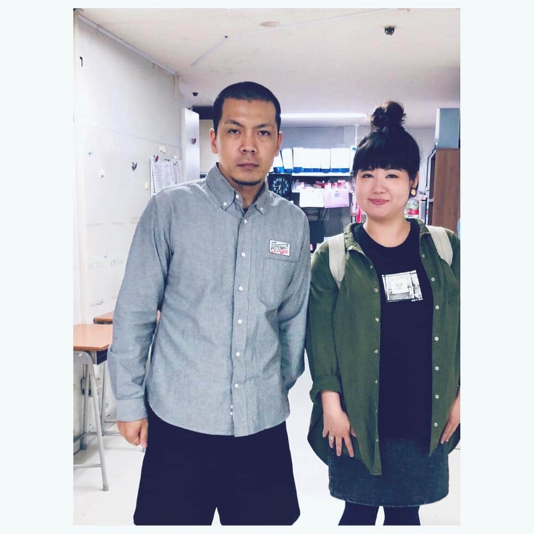 馬場園梓さんのインスタグラム写真 - (馬場園梓Instagram)「へい♪  あのね、 おナスの中の子に会ったよ🍆  MIHOが、 「はい、ポーズ！」 って言ってシャッターを押してくれたもんだから、 なんだか二人とも 一番いいポーズをとれたんじゃないかしら♪  あ〜よかった！  ルン♪  #yeah #happy #lucky #写真 #一番 #とびきり #いい #ポーズ #おナス #天竺鼠 #川原 #MIHO #球体 #ご機嫌 #ルン♪」10月5日 10時45分 - babazonoazusa