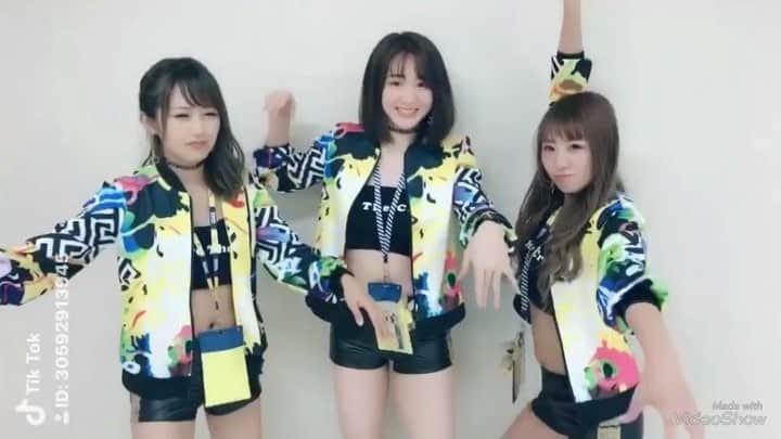 依東杏奈のインスタグラム：「#tiktok きのちゃん、りっちゃん編🐼💕 勝手な行動しない事！ はーい🙋‍♀️ 友達と喧嘩しない事！ はーい🙋‍♀️ 仲良く遊びましょう笑🐼💕 #いいね歓迎」