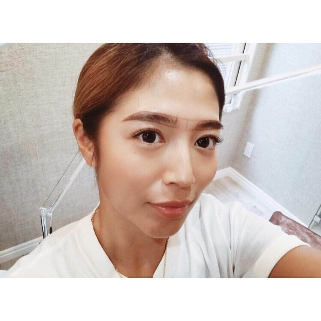 今井華さんのインスタグラム写真 - (今井華Instagram)「@medicalbrows で2回目のアートメイクが完了しました✌🏽❤️ フィルターはかけたけど 完全ノーメイクでも 眉毛完璧 ✨✨ 2枚目は 黄金比率で 眉毛の形を デザインしてもらったところ👌🏼 3枚目は 担当して頂いた 増淵さんと @k8a7o 😋🌈 私は 施術直後で 眉毛ノーメイク！だけど 本当に自然♡  元々 眉毛はある方だけど 薄い部分や足りない場所が どうしても気になっていて 今回メディカルブローさんにお願いして やっと理想とする眉毛に たどり着きました🙏🏼✨ 本当にやってよかったし 大満足です💋 素っぴん盛れるし makeがめちゃ楽で助かる😝👌🏼 ありがとう ございました ❤️ #アートメイク #メディカルアートメイク #アートメイク眉 #メディカルブロー表参道」10月5日 13時39分 - imaihana