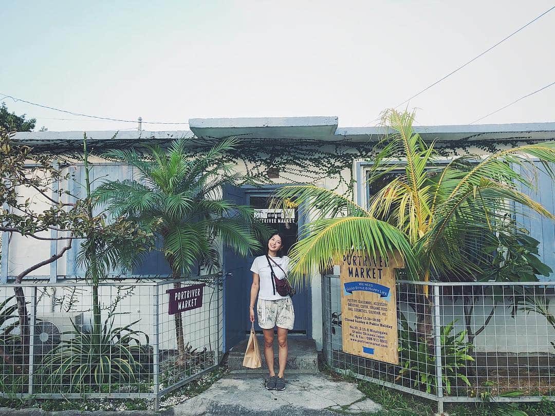 中村優さんのインスタグラム写真 - (中村優Instagram)「可愛い雑貨屋さんやカフェの並ぶ街で。 #沖縄#やちむん#優trip#女子旅#旅行#弾丸旅行」10月5日 13時52分 - nkmr_yu