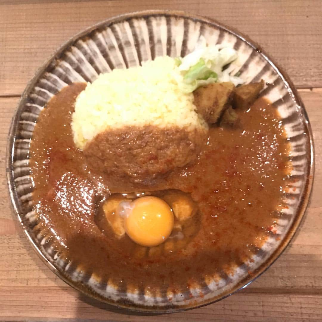 THE BAWDIESさんのインスタグラム写真 - (THE BAWDIESInstagram)「カレーを華麗にいただきます！2ndシーズン！ 神戸「サトナカ」 チキンカレー 生卵トッピング！ これは美味い！！ ここ最近の中で1番美味かった！ ナイスカレーライス！！ by taxman  #カレーを華麗にいただきます #2ndシーズン #カレー部 #神戸#サトナカ #チキンカレー#生卵トッピング #ナイスカレーライス」10月5日 13時58分 - thebawdies