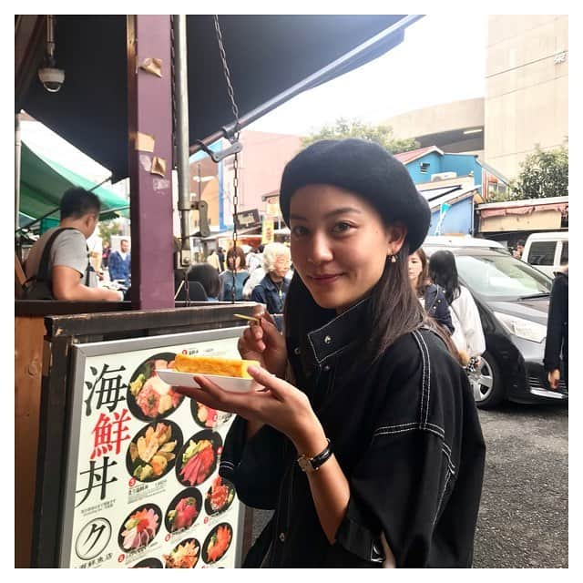 金井美樹 さんのインスタグラム写真 - (金井美樹 Instagram)「築地に行きました！たくさん食べて幸せ🤤 #japan #tsukiji #築地  #卵焼き #卵料理 #大好物 #かないとぼうし  #ベレー帽  #トップス  #zarabasic」10月5日 14時54分 - kanaimikitea