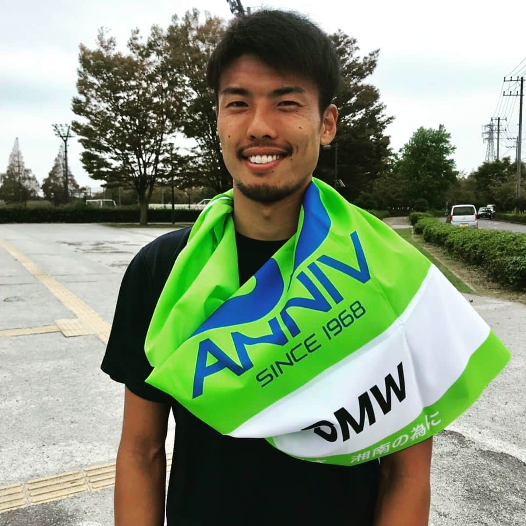 BELLMARE_styleのインスタグラム：「10月14日（日）ルヴァンカッププライムステージ準決勝第2戦の柏レイソル戦にて、先着来場者10,000名様にプレゼントする「Shonan BMW × 湘南ベルマーレ スペシャルデー限定フラッグ」💚🔱🙌 スタジアム全体をライトグリーンに💡💚 ご来場いただきGETしてくださいね💁‍♀️ #bellmare #shonanbmw #frag #湘南ベルマーレ #ALIVE #たのしめてるか #ベルマーレのある生活」
