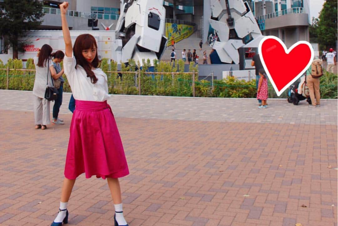 のインスタグラム：「初イベント楽しかったです☺️💖 1枚目は見切れちゃっていますが後ろにガンダムがいて真似をしてます😌(笑) 他大のミス、ミスターを沢山見れて良い思い出になりました😊💞 #東洋英和 #ミスコン #いいね返し #likeforlikes #like4likes #l4l #likelike #instagood #instafashion」